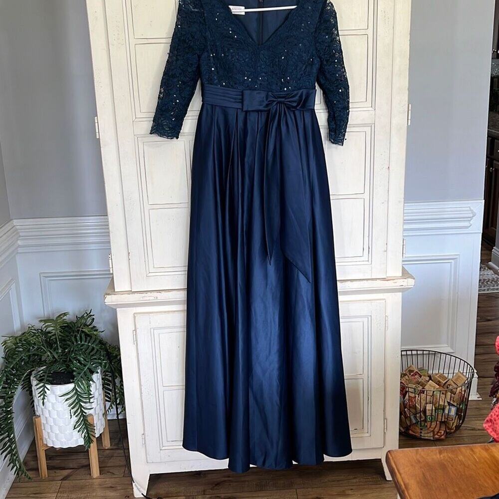 NWT JJ’s House navy blue gown Bust 33.5 Waist 30